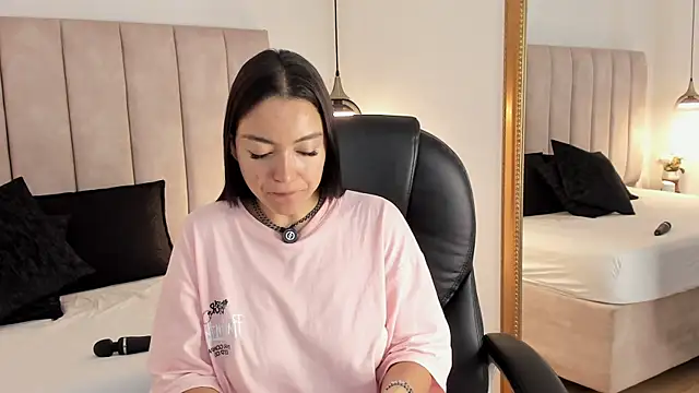 Megan-8 Live XXX-Chat