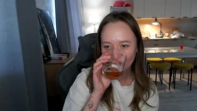 _lalune_'s Live XXX Chat