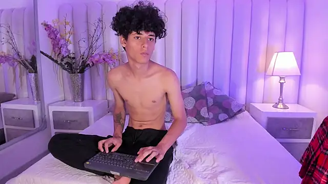 MiaAndFelim Adlı Modelin Canlı XXX Sohbeti