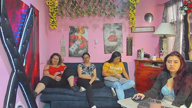 Pokazy przed kamerką – lesbiancuple