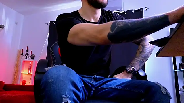 MightyAaron66 Live XXX Chat