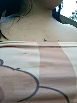 Pokazy przed kamerką – hot-mom22