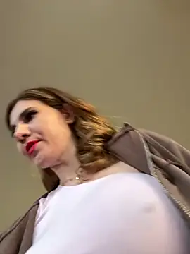 Pokazy przed kamerką – didihairypussy