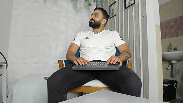 LeonidasKaiser Chat XXX live