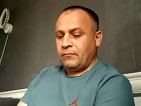 Afonya344: διαδικτυακό σόου στην κάμερα