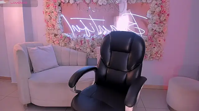 NatalieLewis' Live XXX Chat