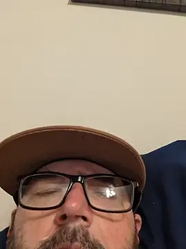 Czat XXX na żywo – Louis504z