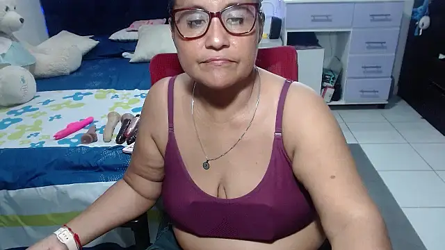 pervert_mommy_'s Webcam Show