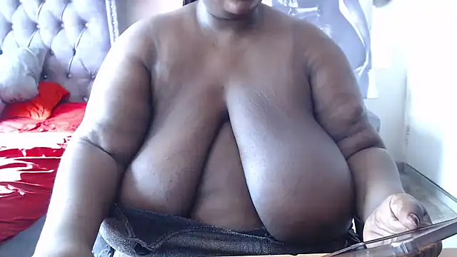 Chat +18 de BIG_BOOBS_ASS_QEEN ao vivo