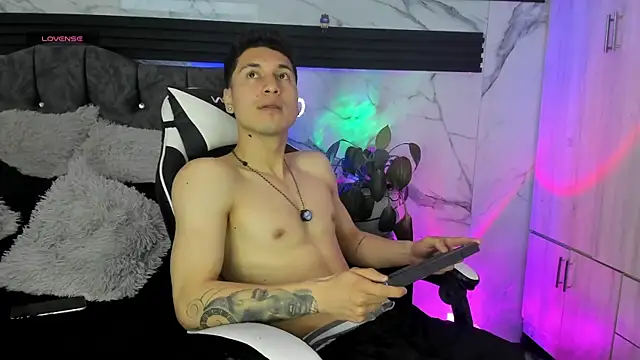 ThiagoFerrero_Hot Webcam Show