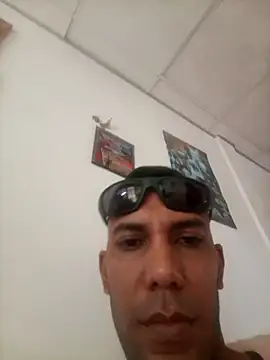 UnreadyChutzpa's Live XXX Chat