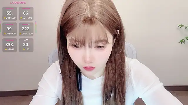 Insist6のライブXXXチャット