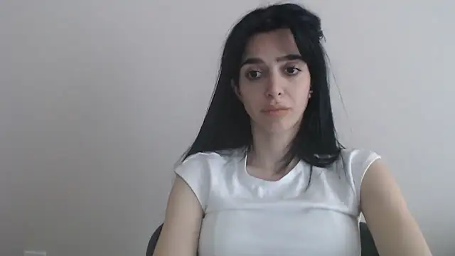 Show modela gglingeriee na web-kameri