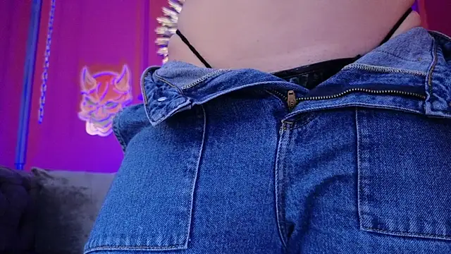 Julieta_Russell Live XXX-Chat