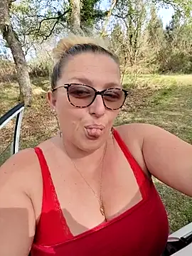 winniess40 网络视讯表演