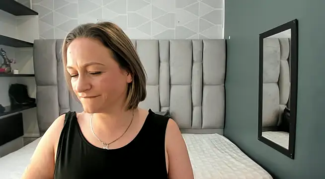 แชท XXX สดของ Charlot_milf