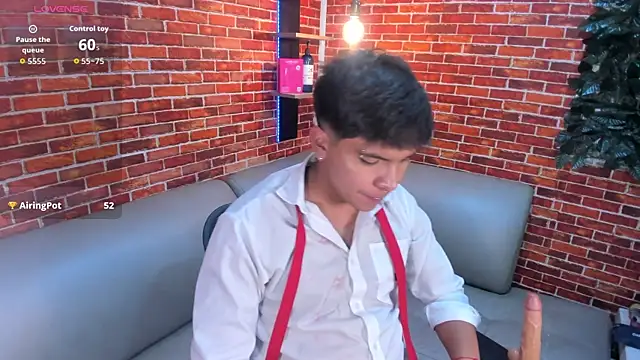 Thiago_Kozak Show in webcam