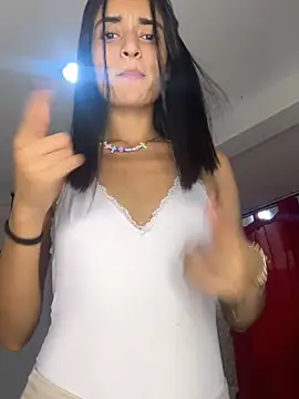 leilani_X Adlı Modelin Canlı XXX Sohbeti