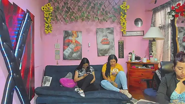 lesbiancuple Show in webcam