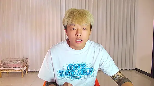 Chocolates-001 Webcamshow