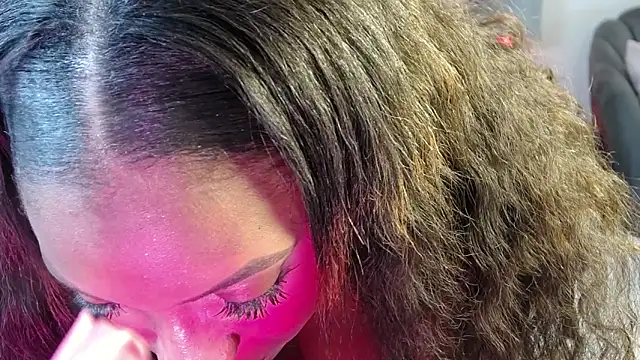 LiaTrainor: онлайн-секс-чат