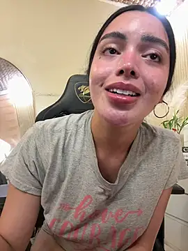 TS-SimplyTheBest: διαδικτυακό σόου στην κάμερα