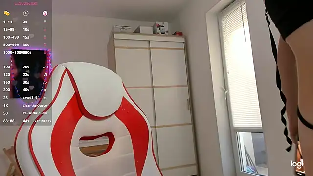 HotCarolineXO: онлайн-секс-чат