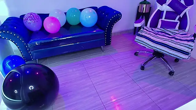 Maddie_T18's Live XXX Chat