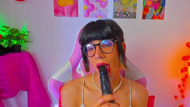 Madeline_21のウェブカメラショー