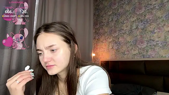 LoraDavi Chat XXX live