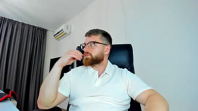 Show modela Findom_guy na web-kameri