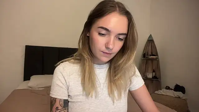 RoxyWet live XXX chat