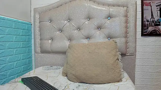 LITTLE-NESSA's Webcam Show