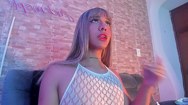 Dreams_Chloe Show in webcam