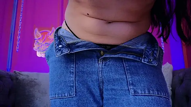 Julieta_Russell Chat XXX live