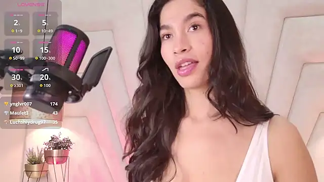 JuliaaVega Chat XXX in diretta