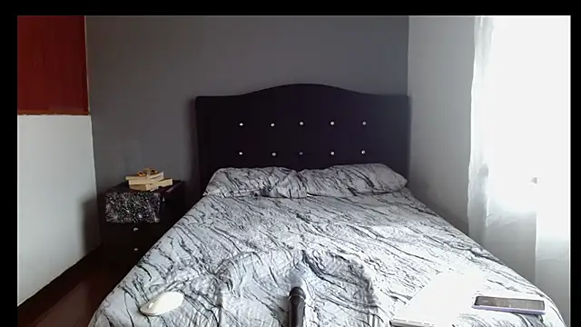 Emilia_1995's Live XXX Chat