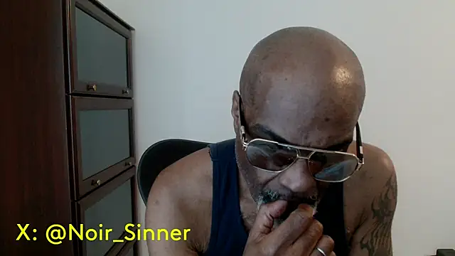 Show modela sinnernoir na web-kameri