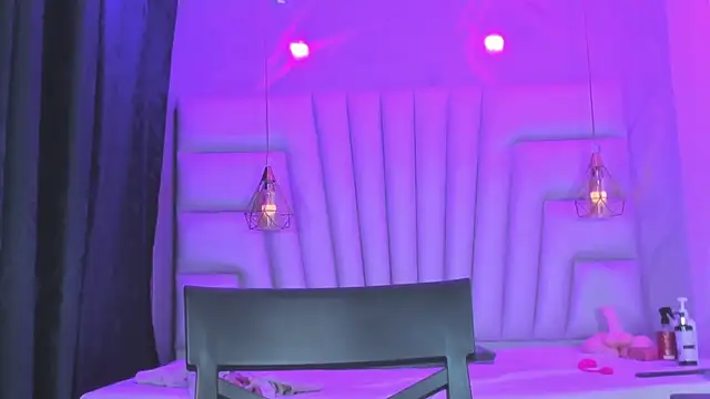 Czat XXX na żywo – AngelaaCute_