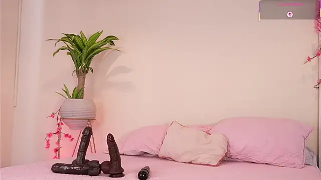 mili_moon_'s Live XXX Chat