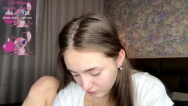 LoraDavi élő XXX-chatje