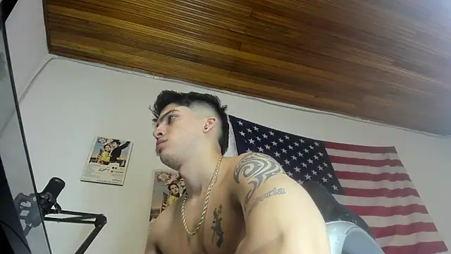 charlie_hotxxx 网络视讯表演