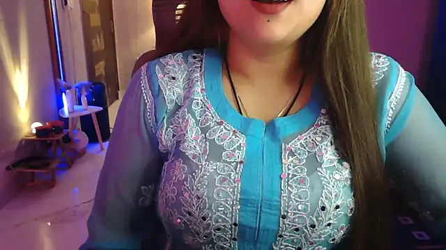 Mitikaa's Live XXX Chat