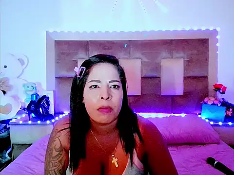 indiantopaz694u Adlı Modelin Canlı XXX Sohbeti