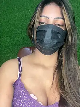 CUTI-NAINA Adlı Modelin Canlı XXX Sohbeti