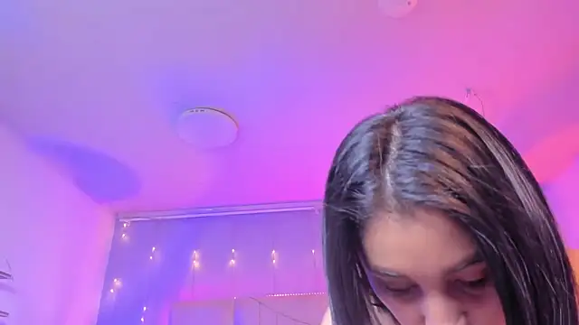 caroline__muller Adlı Modelin Canlı XXX Sohbeti