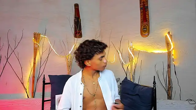 AlanCutee 现场XXX聊天