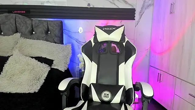 ThiagoFerrero_Hot: διαδικτυακό σόου στην κάμερα