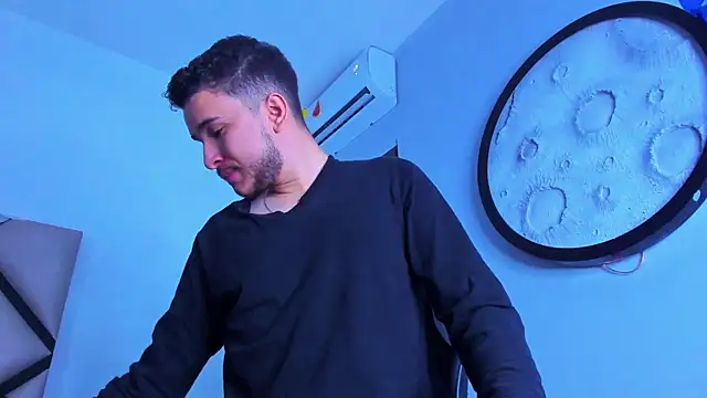 mike_257 Adlı Modelin Canlı XXX Sohbeti