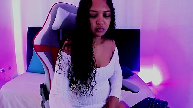 Honnie_cute Chat XXX in diretta